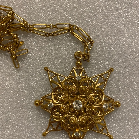 VSA Once Upon a Time Gold Starburst Necklace and Earrings - Picture 5 of 10